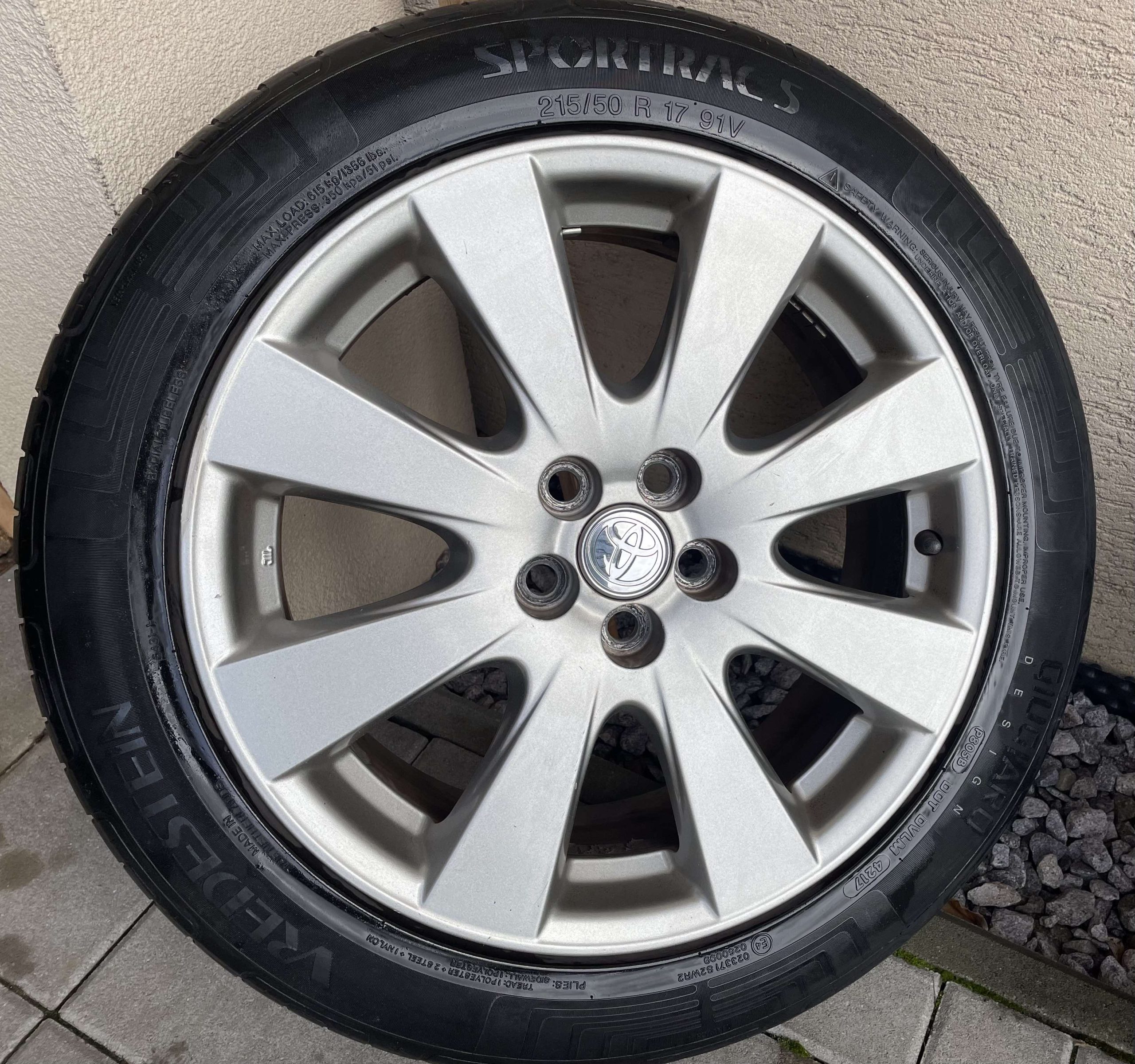 Toyota Avensis 5×100 7jx17 ET45 215 50 R17 Letné