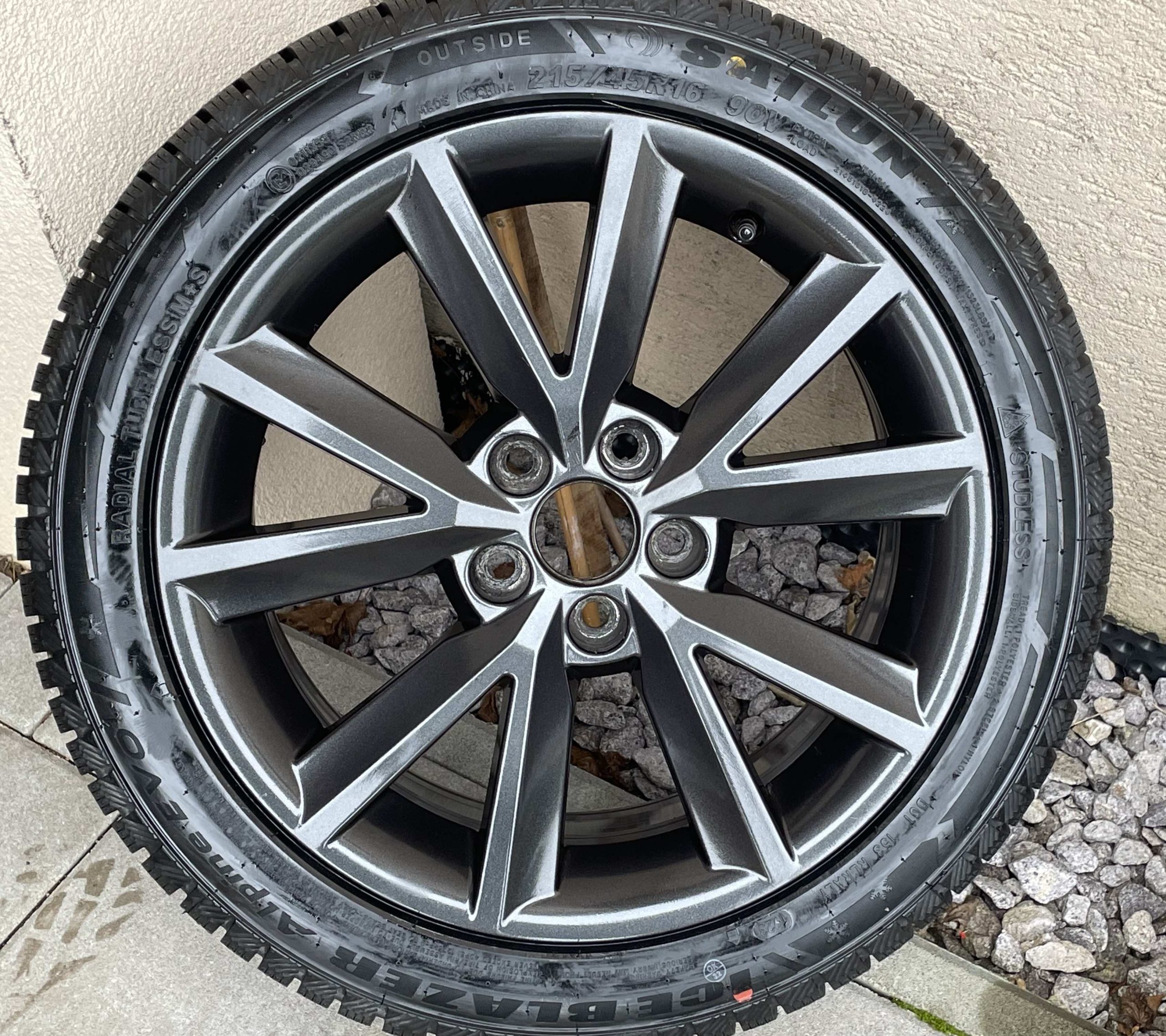 Skoda FABIA  disky čierné 7jxR16 ET46 215 45 R16 zimné