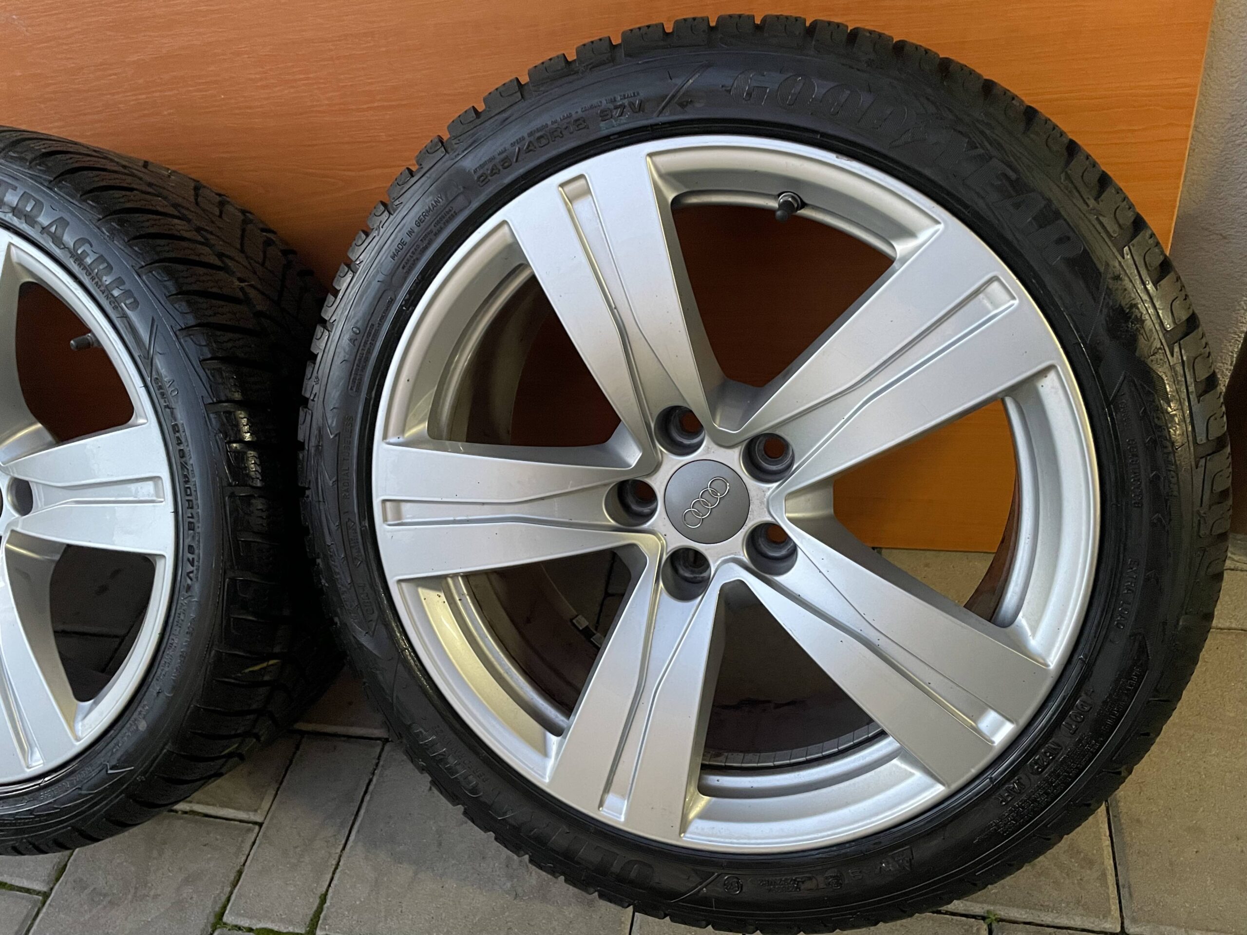 Orig. alu disky. AUDI 5×112 8J x18 ET 25  VW 245 45 R18 zimné